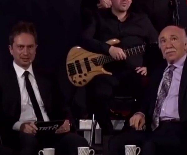 Urfa’dan canlı yayın yapan TRT2 ekranında deprem anı