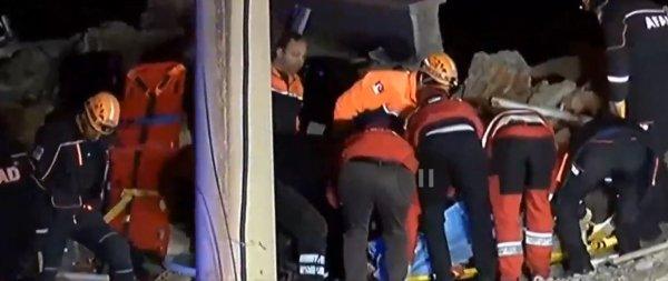 Elazığ'da kurtarma çalışmaları başladı