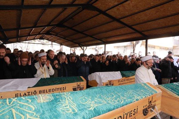 Elazığ'da ölen aynı aileden 5 kişi toprağa verildi