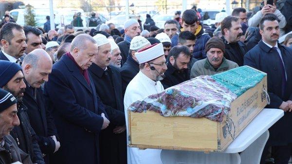 Cumhurbaşkanı Erdoğan, depremzedelerle buluştu