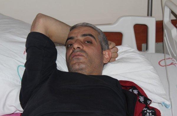 Depremden korkan adam, belinden ve bacaklarından oldu