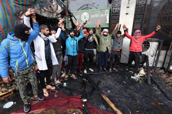 Irak güvenlik güçleri, göstericilerin çadırlarını yaktı