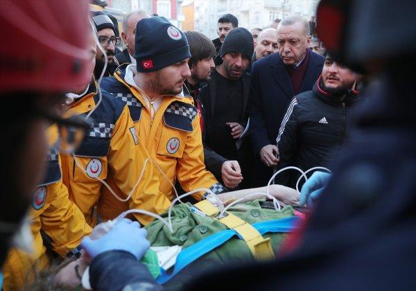 Cumhurbaşkanı Erdoğan, depremzedelerle buluştu