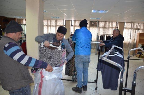 Mallarını depremzedelere gönderen manifaturacı