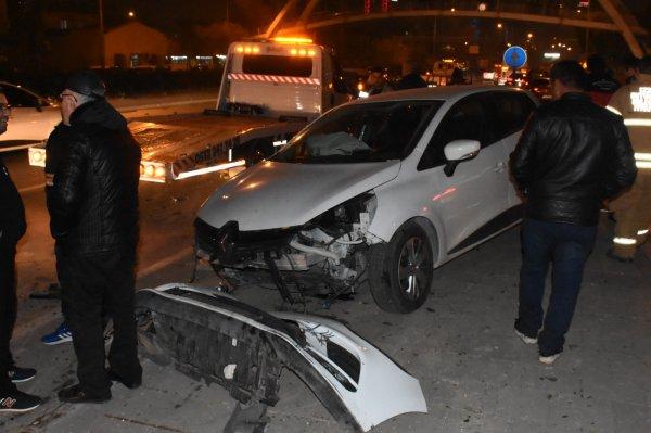 İzmir’de zincirleme trafik kazası: 2'si ağır 3 yaralı