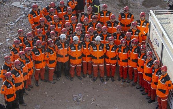 Kurtarma ekipleri vedalaştı