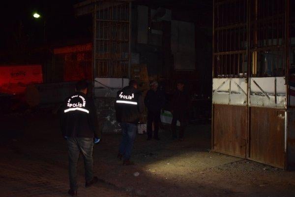 Malatya'da bir kişi, babasını iş yerinde ölü olarak buldu