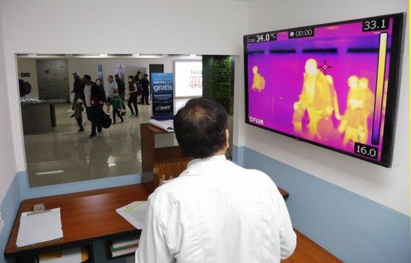 Çin, yurt dışı seyahatlerini de askıya aldı