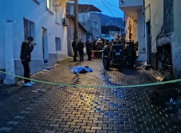 Çatıyı kontrol etmek için çıktı, ayağı kaydı düşüp öldü