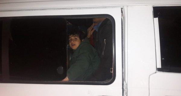 Çanakkale'de 9 kişilik araçtan 22 mülteci çıktı