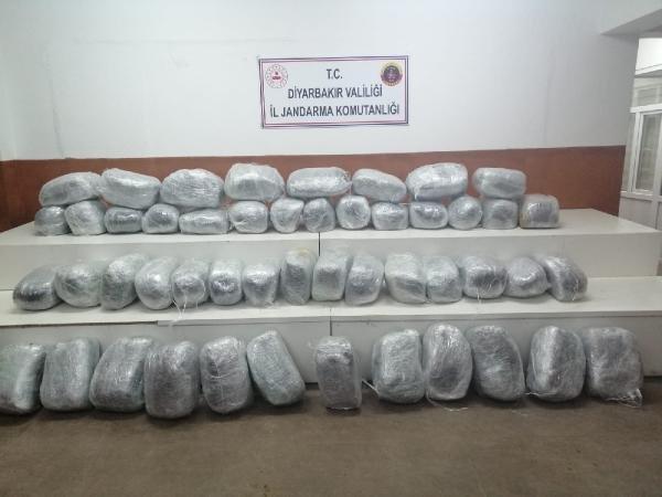 Traktör römorkunda 250 kilo esrar ele geçirildi