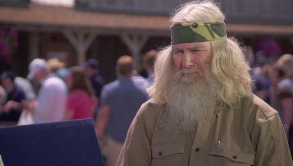 Saati için 400 bin dolar denilince kendini yere attı