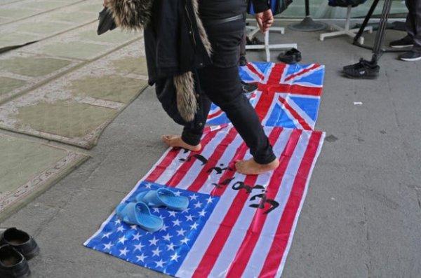 İran fabrikaları protestoculara özel ABD bayrağı üretiyor