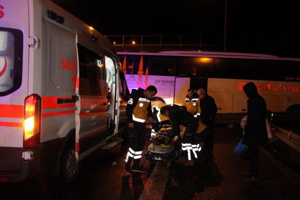 Düzce'de yolcu otobüsü bariyerlere çarparak yoldan çıktı