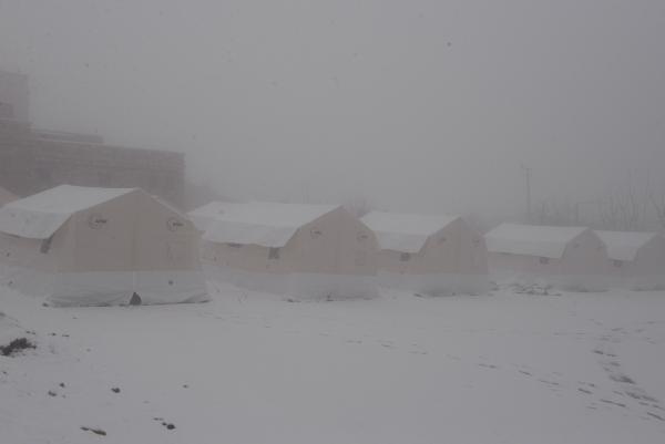 Elazığ beyaza büründü, çadırlar gözükmedi