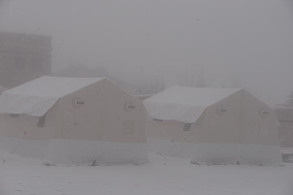 Elazığ beyaza büründü, çadırlar gözükmedi