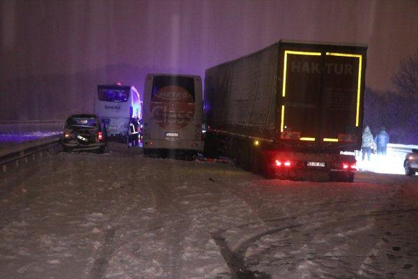 Bolu'da zincirleme trafik kazası: 1 ölü 19 yaralı