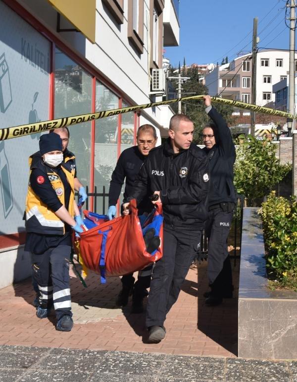 Eski eşini ve kızını öldürüp, intihar etti