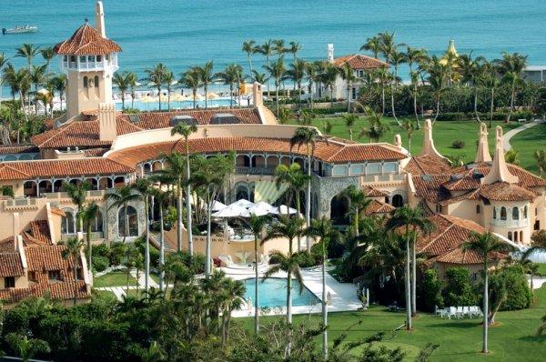 Trump'ın Florida'daki tesisine arazi aracıyla girdiler