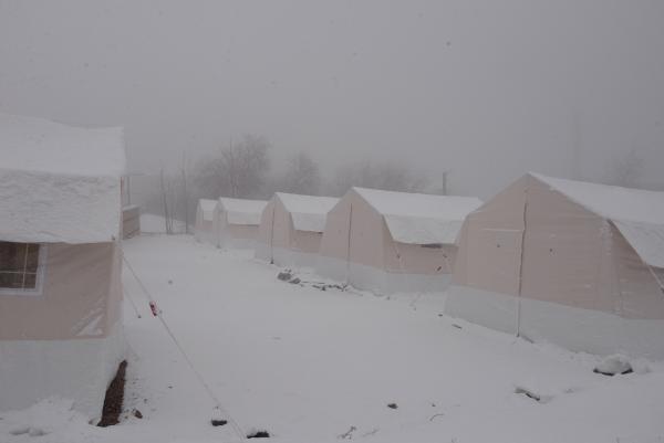 Elazığ beyaza büründü, çadırlar gözükmedi