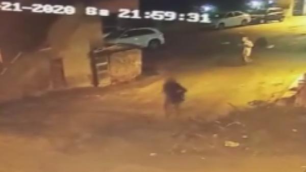 Pendik'te yaşlı kadına kapkaç dehşeti kamerada