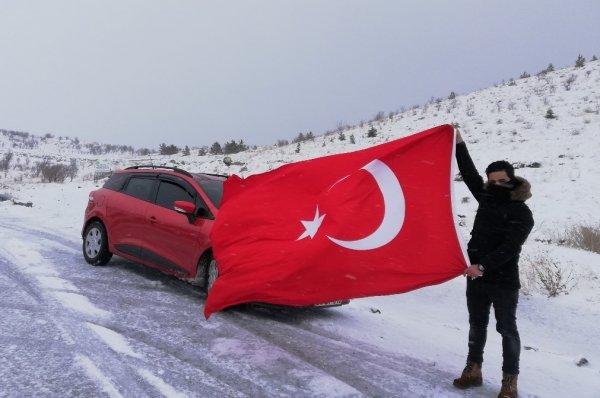 Yunan vekile Keşiş Dağı'nda Türk bayraklı tepki