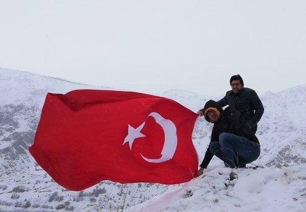 Yunan vekile Keşiş Dağı'nda Türk bayraklı tepki
