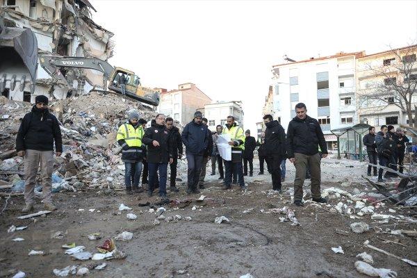 Bakan Murat Kurum, depreme ilişkin son bilgileri paylaştı