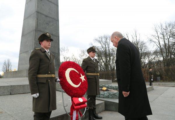 Erdoğan'dan Meçhul Asker Anıtı'na ziyaret
