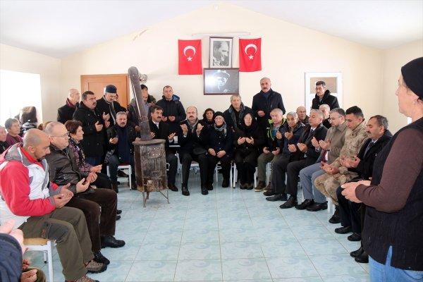 Aşık Veysel'in kızına, babasının türküsüyle veda