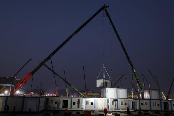 Çin'de 10 günde inşa edilen hastane açıldı