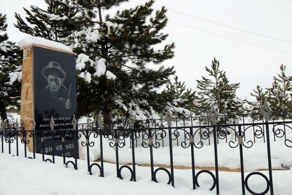 Aşık Veysel'in kızına, babasının türküsüyle veda