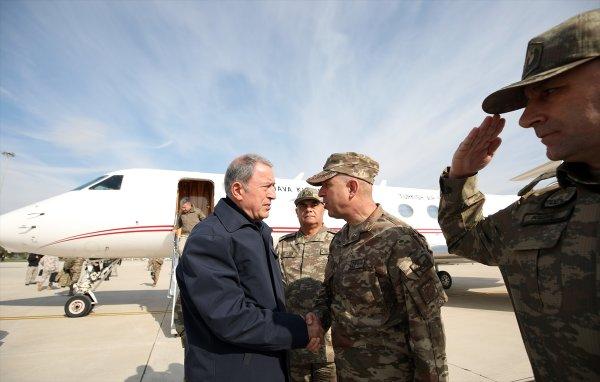 Akar ve komuta kademesi Suriye sınırında