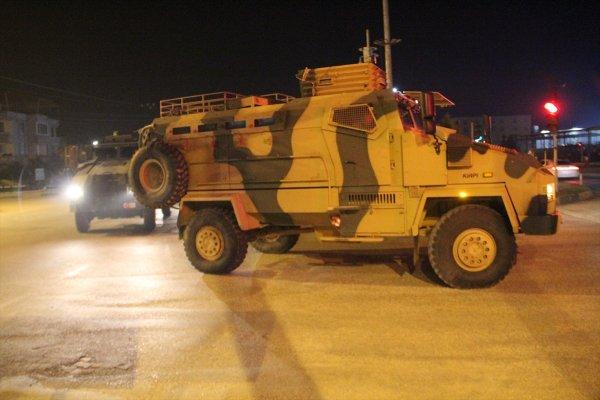 Sınıra tank ve komando sevkiyatı