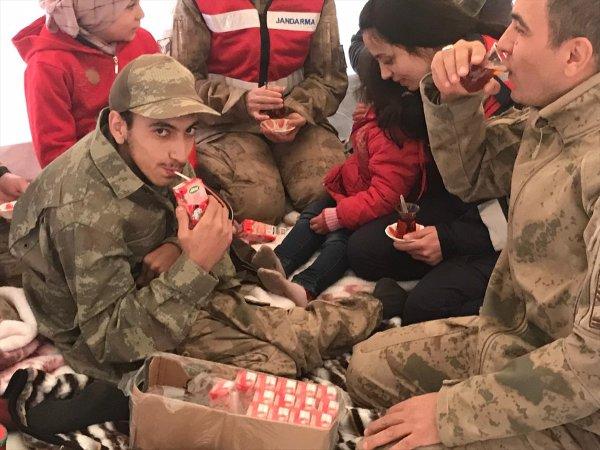 Jandarmadan engelli depremzedeye sürpriz