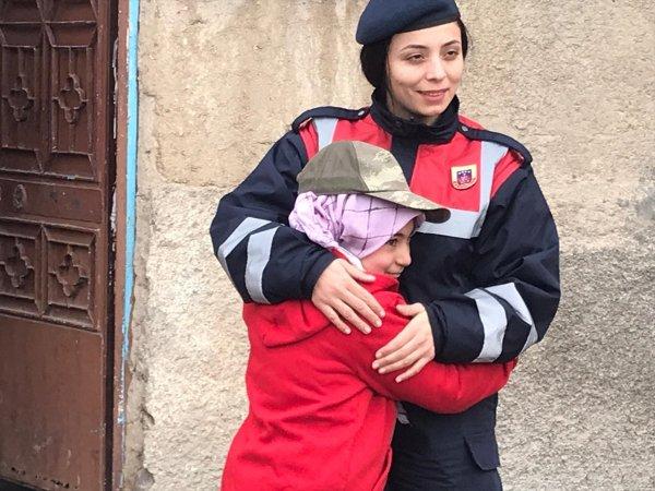 Jandarmadan engelli depremzedeye sürpriz