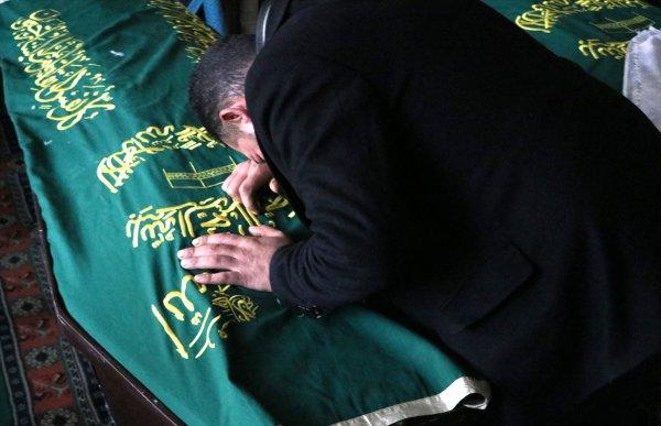 İzmir'de hamile anne ve 5 yaşındaki oğlu ölü bulundu