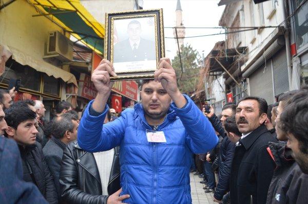 İdlib şehitleri uğurlanıyor