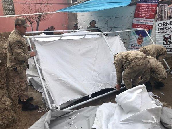 Jandarmadan engelli depremzedeye sürpriz