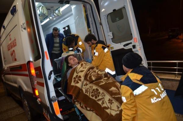 Kız arkadaşı için tartışan genç, annesini bıçakladı