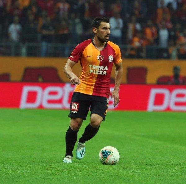 Şener Özbayraklı ve Şilan Makal nişanlandı