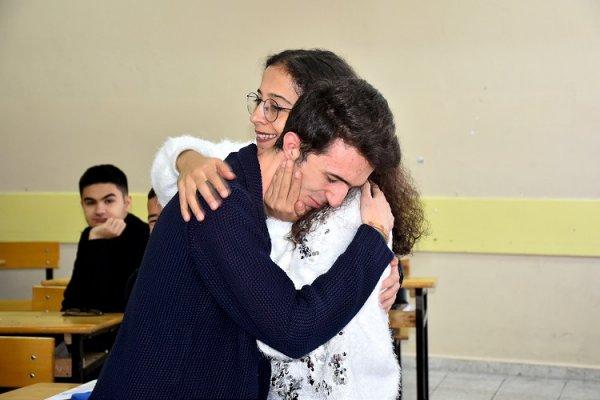 Buket Öğretmen'in protez bacakla ilk adım heyecanı