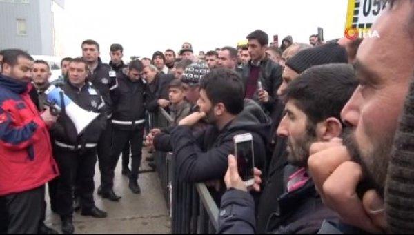 Çığ altından kurtarılanların yakınları hastanede