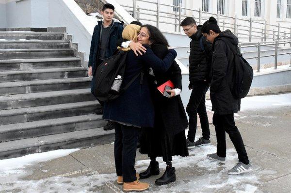 Buket Öğretmen'in protez bacakla ilk adım heyecanı