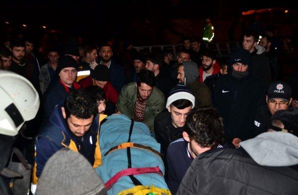 Irmağa atlayan kızının peşinden gitti