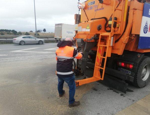 İstanbul'da kar küreme araçları hazır bekliyor