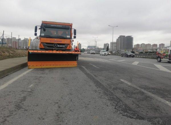 İstanbul'da kar küreme araçları hazır bekliyor