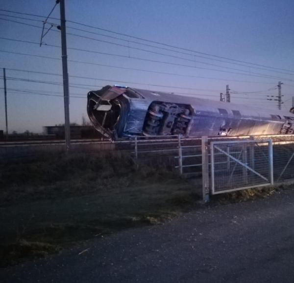 İtalya’da hızlı tren raydan çıktı: 2 ölü, 30 yaralı