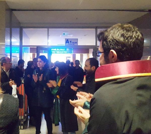 Avukatların adliyelerde 'çay' eylemi sürüyor