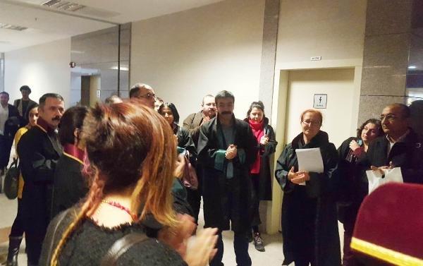 Avukatların adliyelerde 'çay' eylemi sürüyor